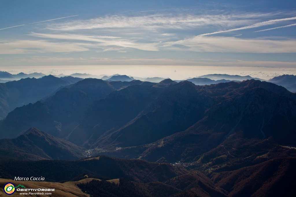 16_Monti della Valtaleggio e pianura.JPG